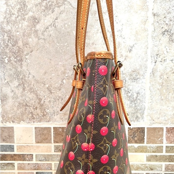 ✨🍒Louis Vuitton Petite Cherry Bucket Bag Cherries Murakami Monogram Cherry 🍒✨ - Picture 6 of 15